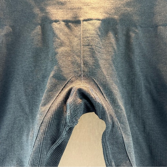 Lululemon Awakening Crop Dark Grey Size 6 - Picture 5 of 7